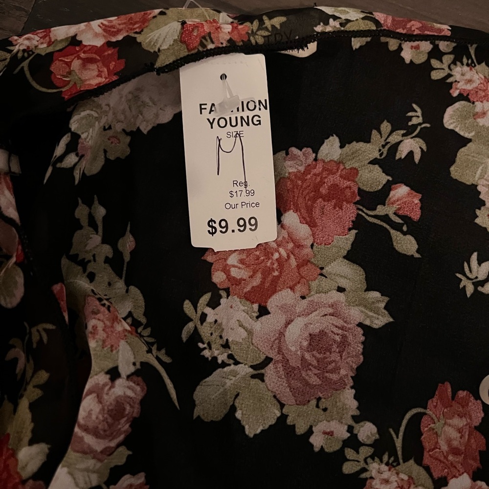 NWT kimono  with floral design . Never been worn .